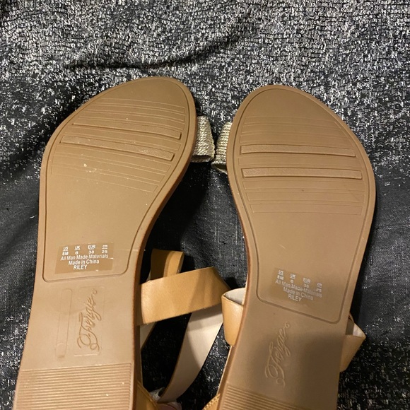 Sandals - Picture 3 of 4